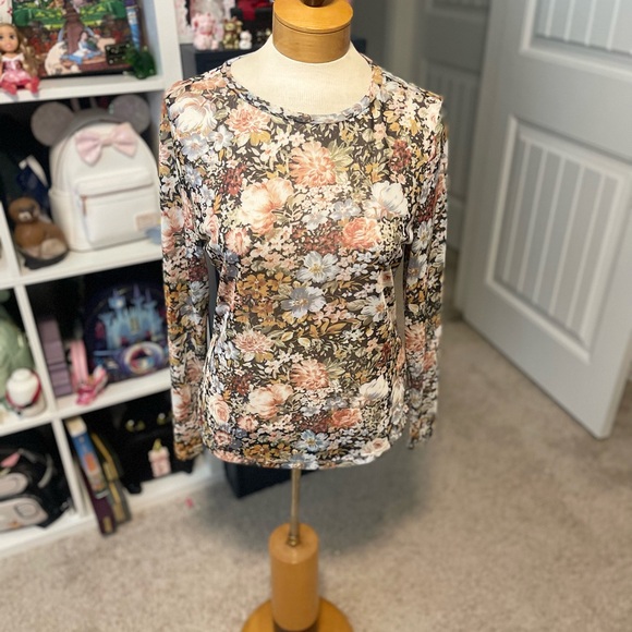 Sheer Floral Long Sleeve Top - Picture 2 of 4
